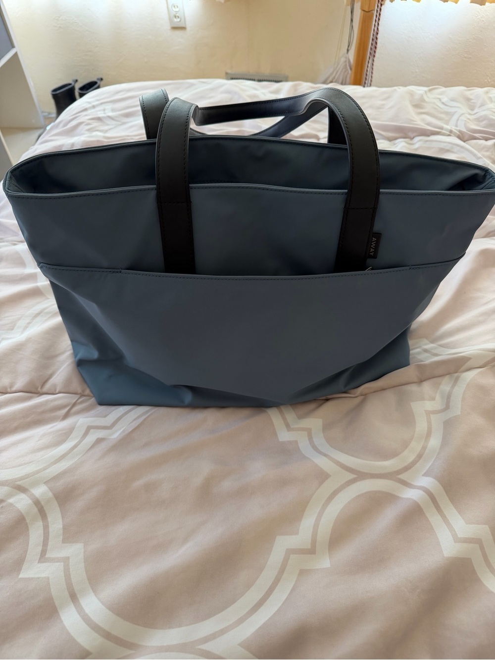 AWAY The Everywhere Tote in Coast Blue